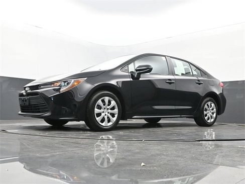 Used 2026 Toyota Corolla LE image 25