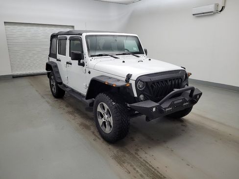 Used 2016 Jeep Wrangler Unlimited Sahara w/ Connectivity Group image 13