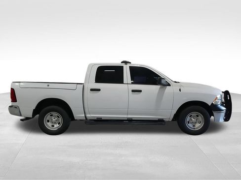 Used 2022 RAM 1500 4x4 Crew Cab Classic w/ Chrome Appearance Group image 9
