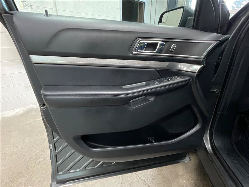 Used 2018 Ford Explorer XLT w/ Class II Trailer Tow Package FWD image 10