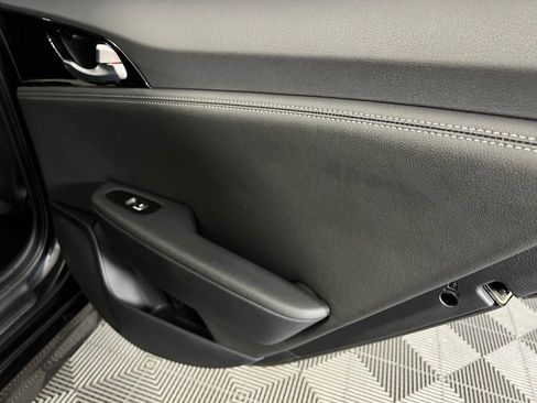 Used 2021 Kia Stinger GT-Line image 30