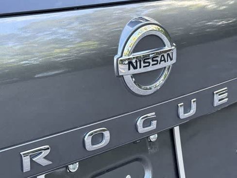 Used 2021 Nissan Rogue SV FWD image 11
