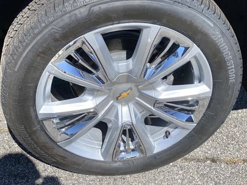 Used 2024 Chevrolet Suburban High Country w/ Premium Package 2 image 32