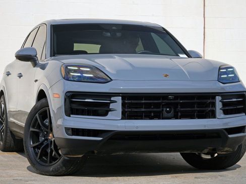 Used 2025 Porsche Cayenne E-Hybrid w/ Premium Package Plus AWD/4WD image 4