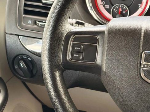 Used 2019 Dodge Grand Caravan SE image 26