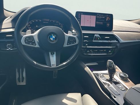 Used 2021 BMW M550i xDrive w/ Dynamic Handling Package AWD/4WD image 16
