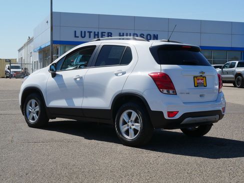 Used 2022 Chevrolet Trax LT w/ LT Convenience Package image 5