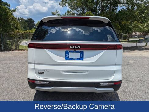 Used 2024 Kia Carnival EX FWD image 5