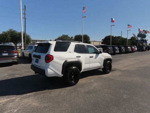 Used 2025 Toyota 4Runner SR5 RWD image 10