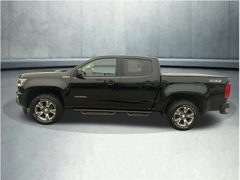 Used 2017 Chevrolet Colorado Z71 AWD/4WD image 2