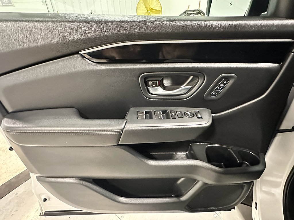 Used 2025 Honda Pilot EX-L image 21