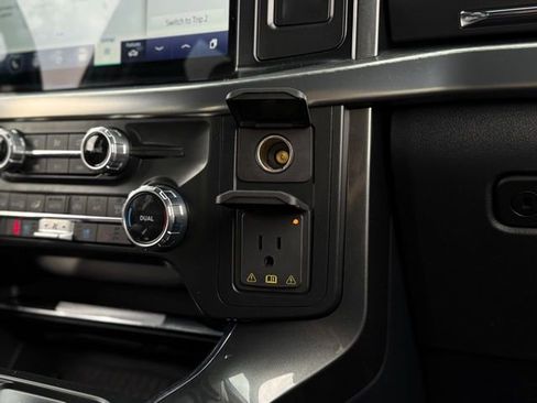 Certified 2022 Ford F150 Lariat w/ Equipment Group 502A High image 33