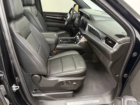 Used 2024 GMC Yukon Denali w/ Advanced Technology Package AWD/4WD image 39