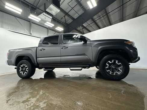 Used 2022 Toyota Tacoma TRD Off-Road image 3