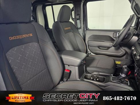 New 2025 Jeep Gladiator Mojave image 32