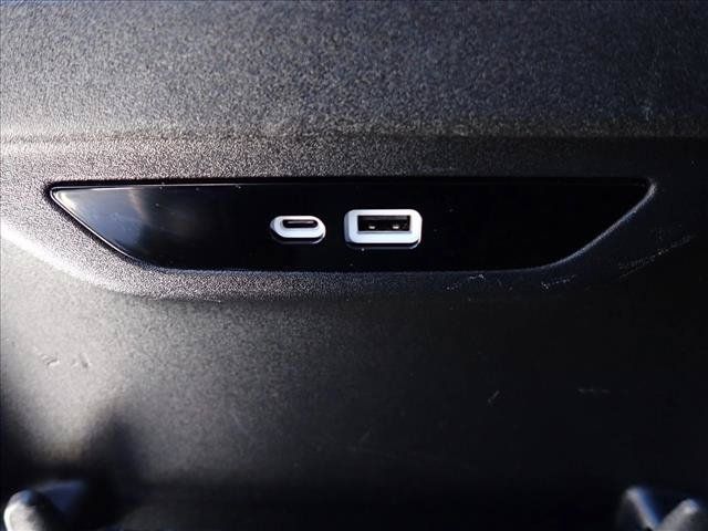 Used 2024 Chrysler Pacifica Touring-L FWD image 11