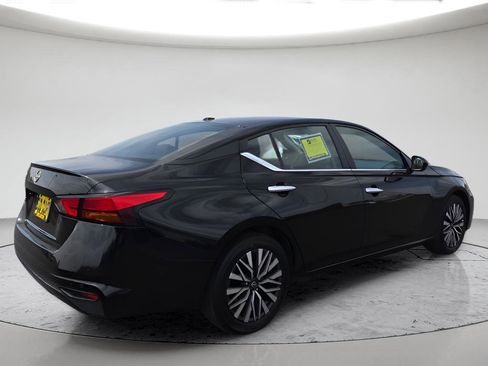 Used 2025 Nissan Altima 2.5 SV FWD image 5