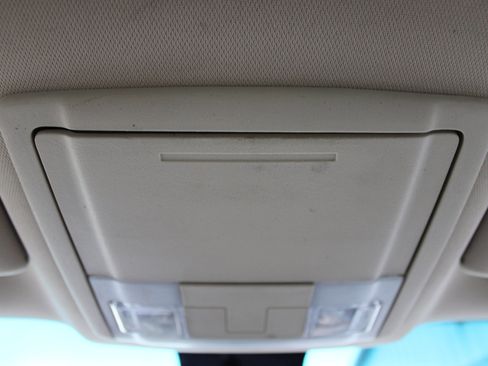 Used 2017 Ford Taurus SE image 32