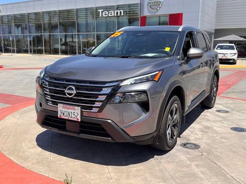 Certified 2025 Nissan Rogue SV w/ SV Premium Package FWD image 4