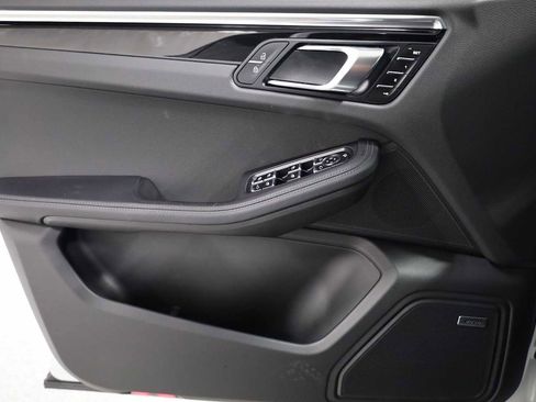 Certified 2025 Porsche Macan Turbo image 16