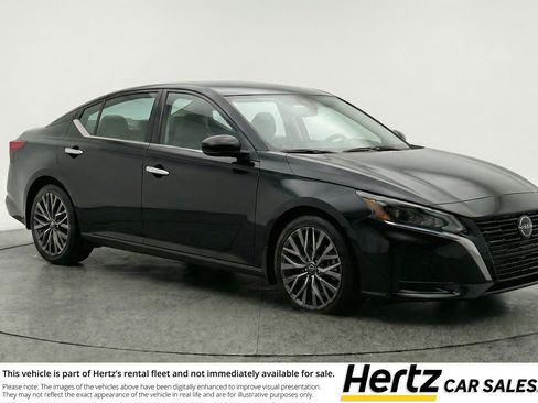 Used 2025 Nissan Altima 2.5 SV image 1
