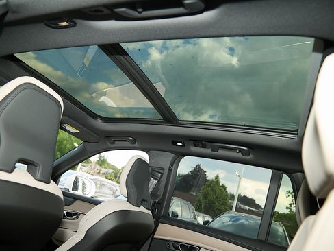 New 2026 Volvo XC90 T8 Plus image 22