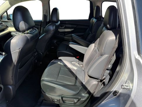 Used 2019 Subaru Ascent Limited AWD/4WD image 16