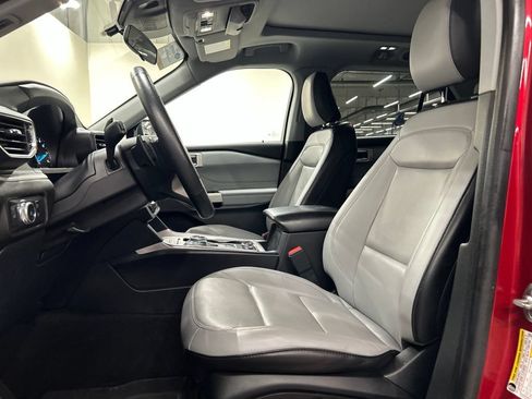 Certified 2021 Ford Explorer XLT w/ Equipment Group 202A AWD/4WD image 11