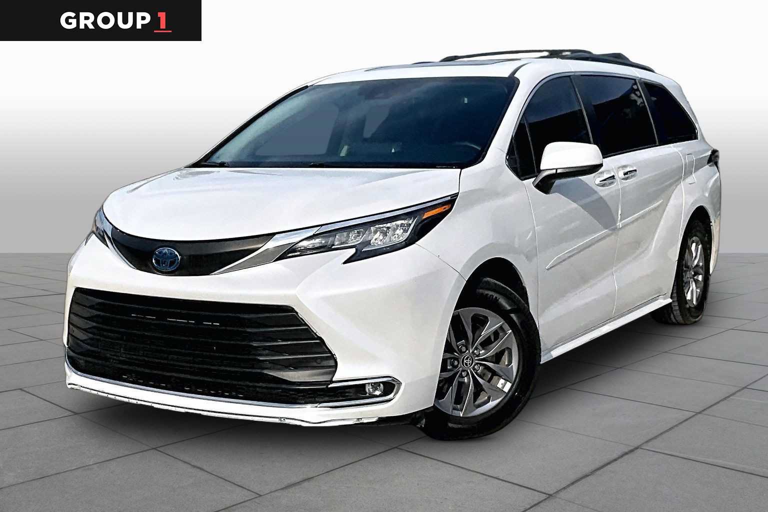 Used 2022 Toyota Sienna XLE FWD image 1