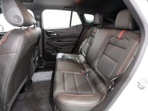 Used 2024 Chevrolet Trax RS w/ Sunroof Package FWD image 31