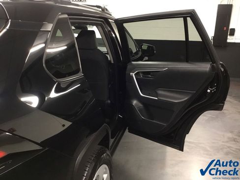 Used 2019 Toyota RAV4 LE image 34