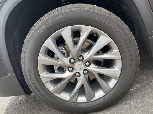 Used 2025 Buick Enclave Preferred FWD image 9