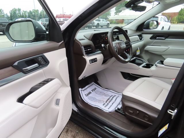 New 2026 GMC Terrain Denali w/ LPO, Black Badging Package AWD/4WD image 17