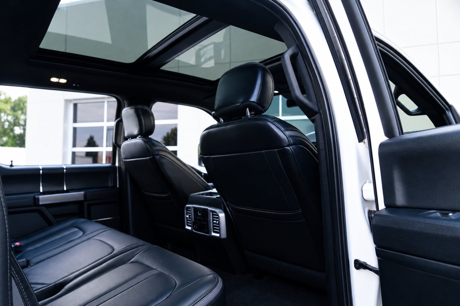 Used 2019 Ford F250 Platinum w/ Platinum Ultimate Package AWD/4WD image 26