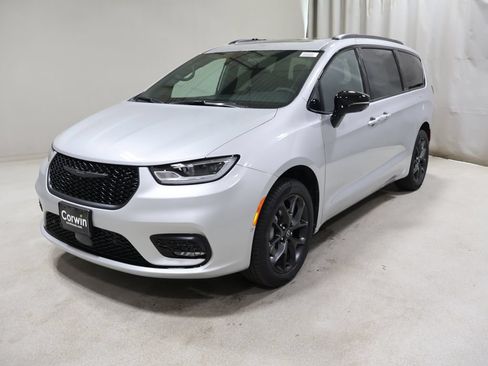 New 2026 Chrysler Pacifica Limited w/ S Appearance Package AWD/4WD image 3