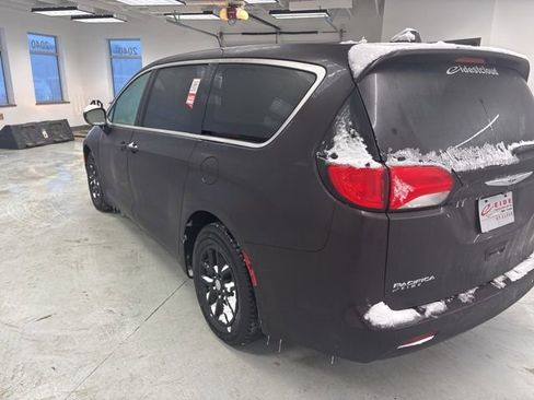 Used 2017 Chrysler Pacifica LX image 7