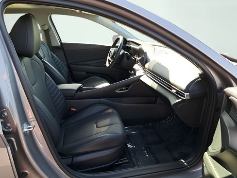 Used 2023 Hyundai Elantra Limited FWD image 27