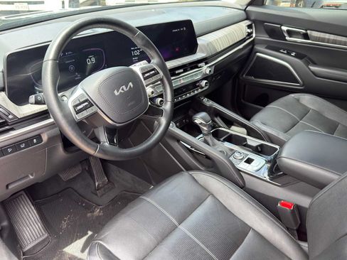 Certified 2024 Kia Telluride EX w/ EX Captain's Chair Package AWD/4WD image 11