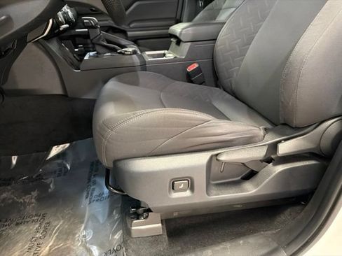 Used 2025 Toyota Tacoma SR5 AWD/4WD image 11