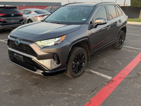 Used 2022 Toyota RAV4 SE image 7