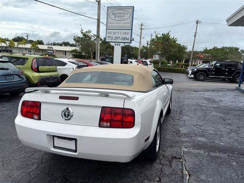 Used 2006 Ford Mustang Convertible image 5