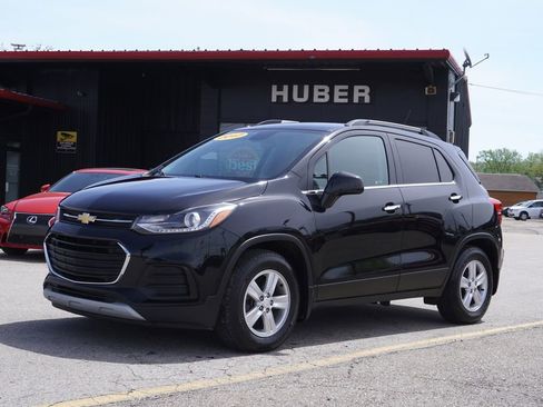 Used 2017 Chevrolet Trax LT w/ LT Convenience Package FWD image 32