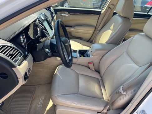 Used 2013 Chrysler 300 RWD image 12
