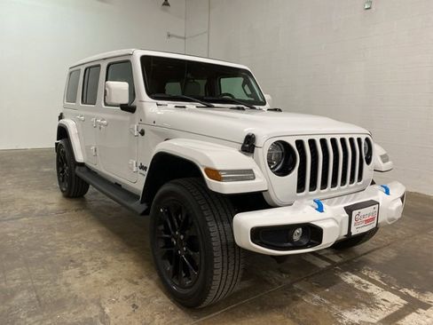 Used 2021 Jeep Wrangler Unlimited Sahara image 3