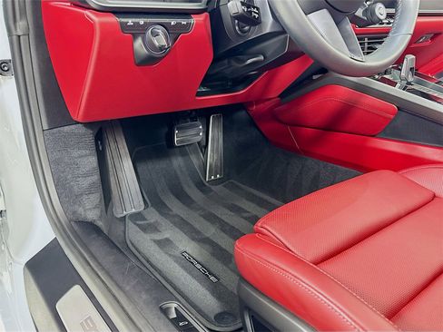 Used 2024 Porsche 911 Carrera 4S image 22