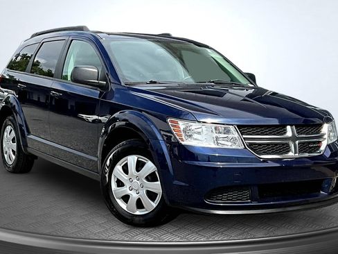 Used 2020 Dodge Journey SE w/ SE Popular Equipment Group FWD image 2