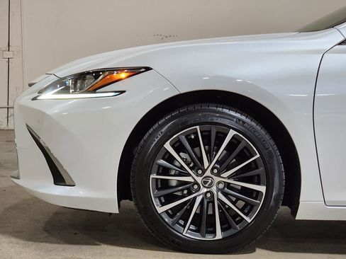 Used 2024 Lexus ES 350 w/ Premium Package image 5