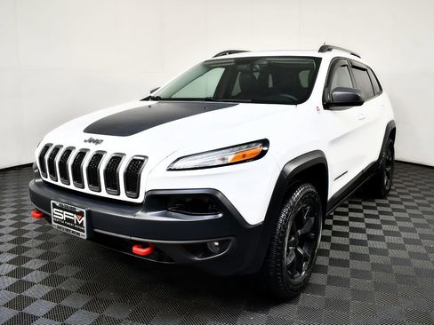 Used 2017 Jeep Cherokee Trailhawk w/ Comfort/Convenience Group image 3