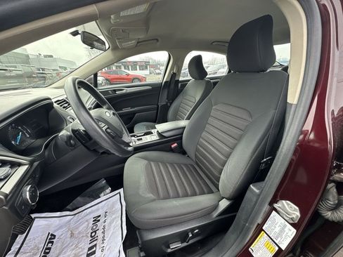 Used 2018 Ford Fusion SE w/ Fusion SE Technology Package image 18