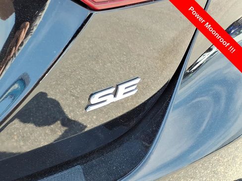 Used 2019 Toyota Camry SE w/ Convenience Package image 10